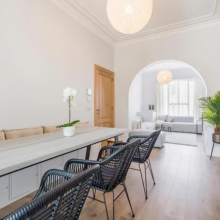 Luxurious, Updated, Warm & Stunning Terraces 펜션
